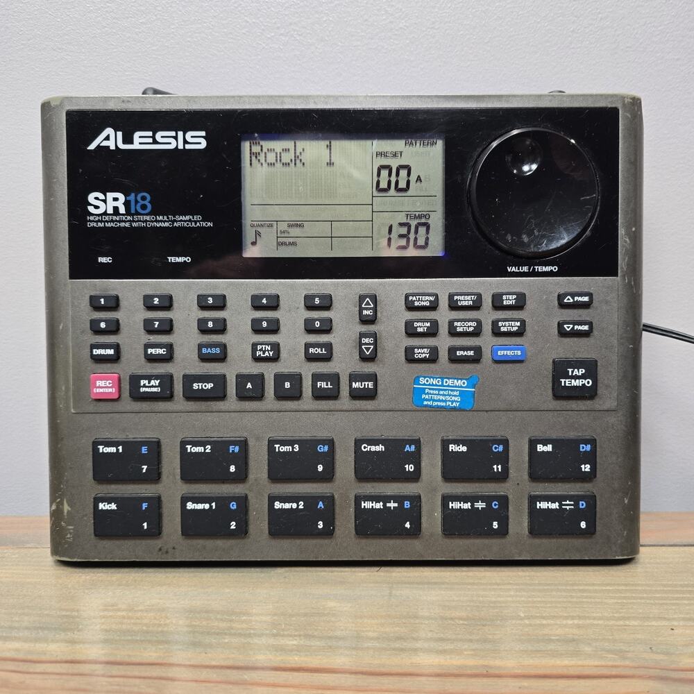 ALESIS SR-18 Professional Drum Machine w/ Power Supply & SR18 Reference Chart